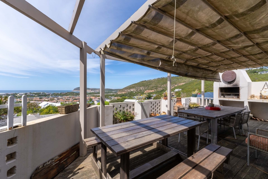 4 Bedroom Property for Sale in Whale Rock Western Cape